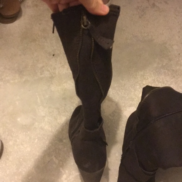 Zip Up Brown Heeled Boots - Picture 7 of 7